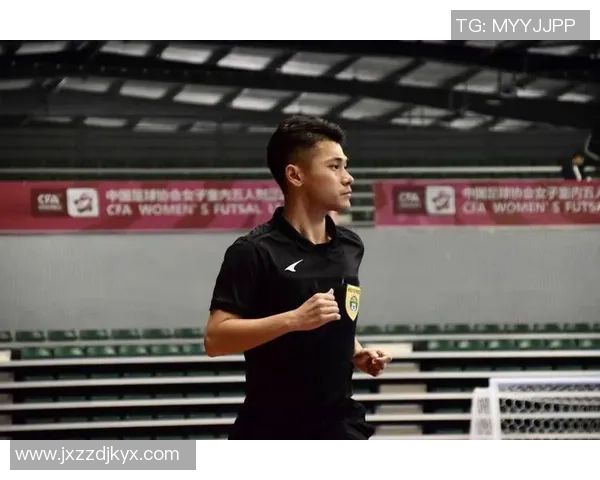 三级足球裁判员的职责与发展路径探讨及其在比赛中的重要性分析